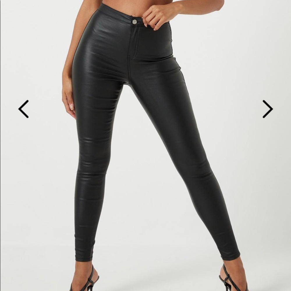 Cute high waisted coated black skinny jeans